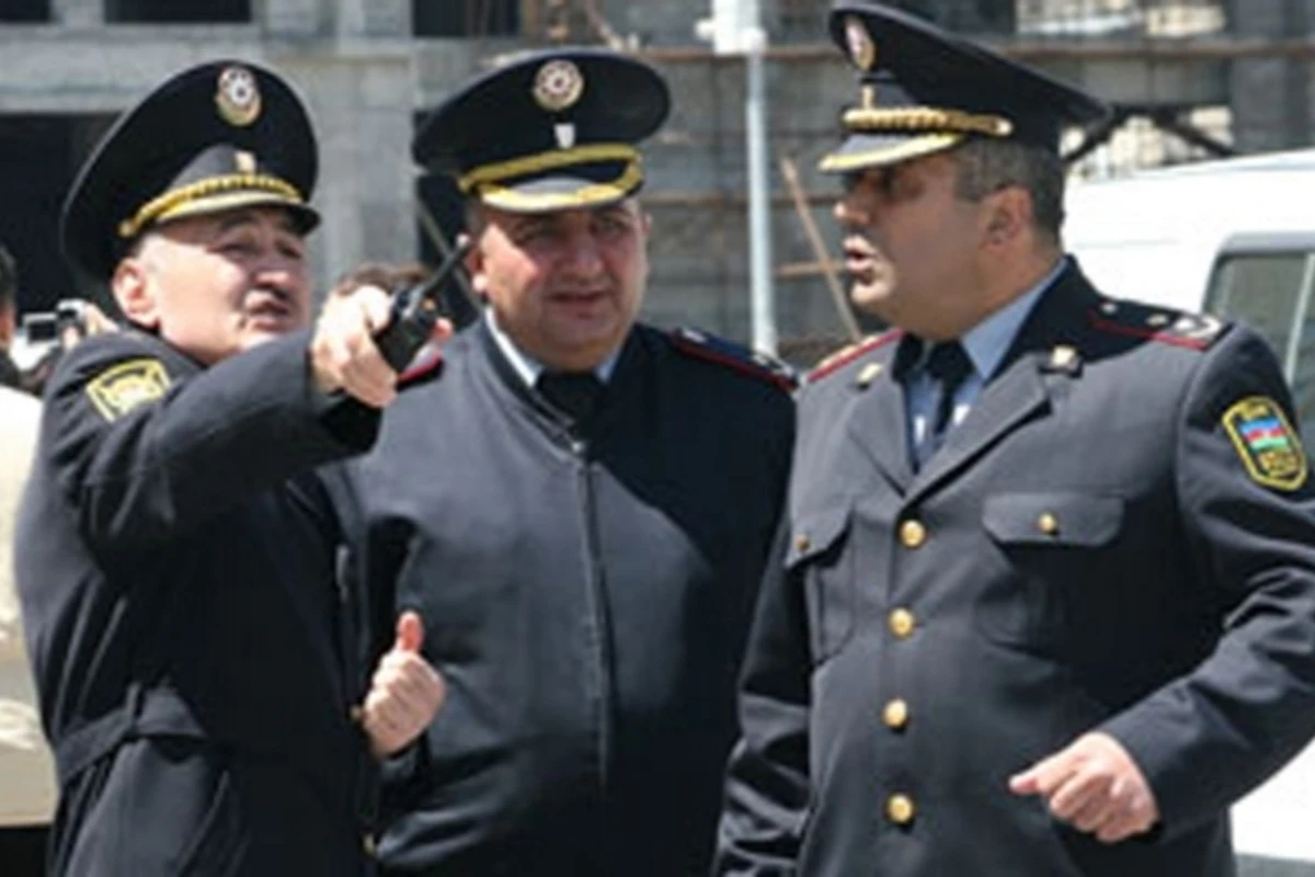 Bakıda qadının səsinə polislər gəldi: Cinayətkar özünü bıçaqladı