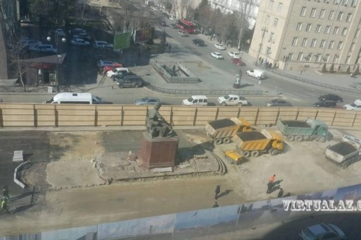 Park fontanqarışıq söküldü, yol çəkildi, Şah Xətai qaldı ortalıqda (FOTO)