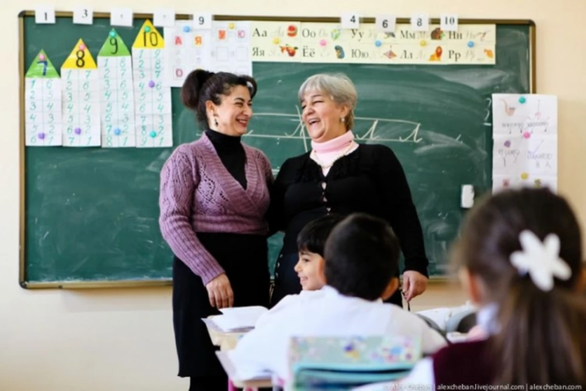 Bakı məktəblərində növbəti QALMAQAL: ibtidai sinif müəllimləri narazılıq etdi