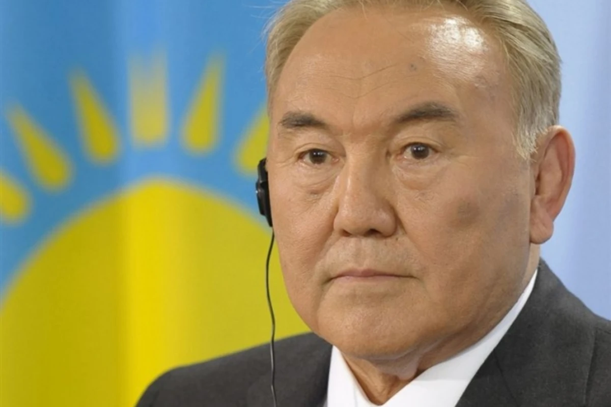 Nursultan Nazarbayev ümummilli lider Heydər Əliyevin məzarını ziyarət edib