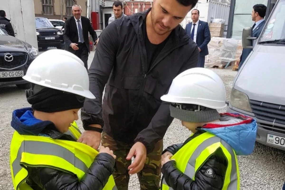 Emin Ağalarov övladları ilə bir arada (FOTO)