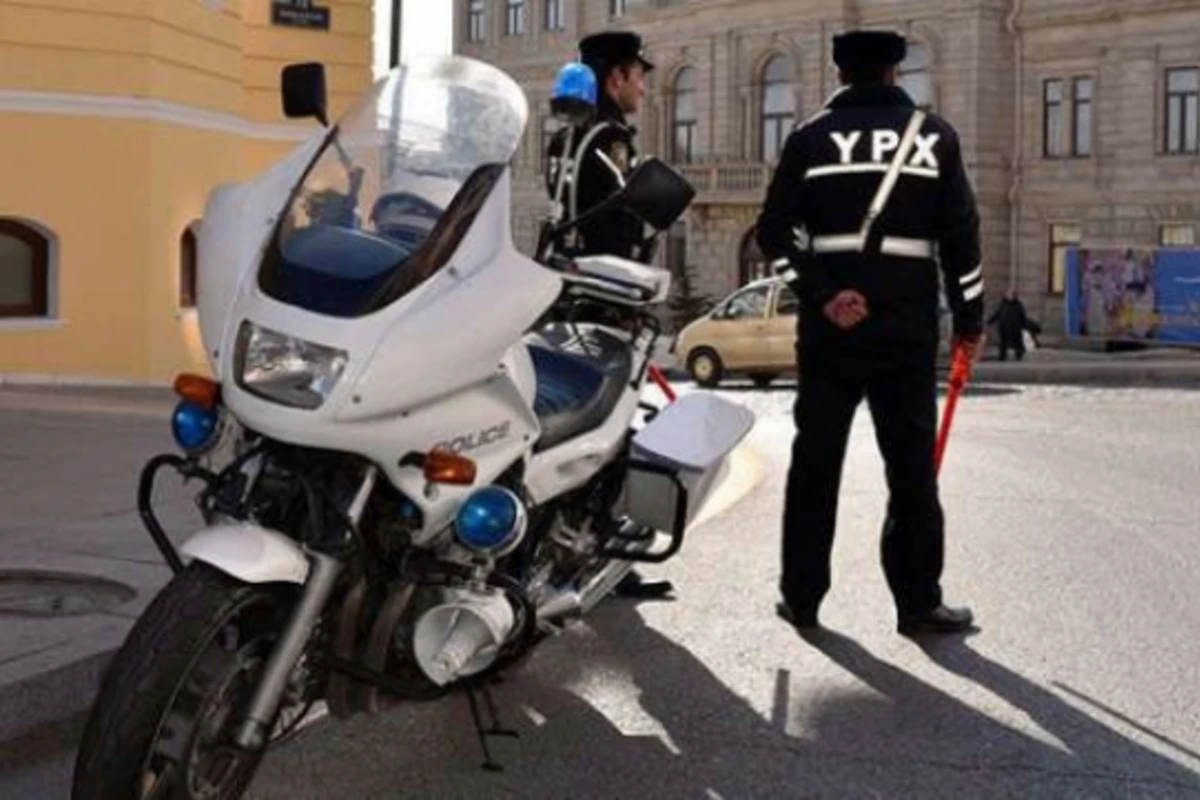 Bakının mərkəzində sürücü yol polisini xəstəxanalıq etdi