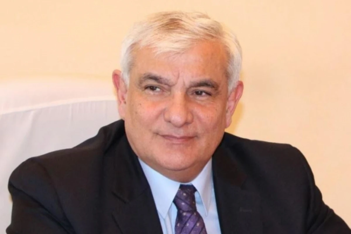 Kamal Abdulla qalmaqallı universitetin tələbələri ilə görüşdü