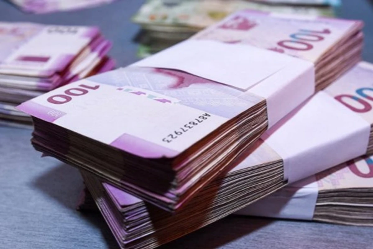 Azərbaycanda bəzi şəxslərin maaşı artdı - 520 manat