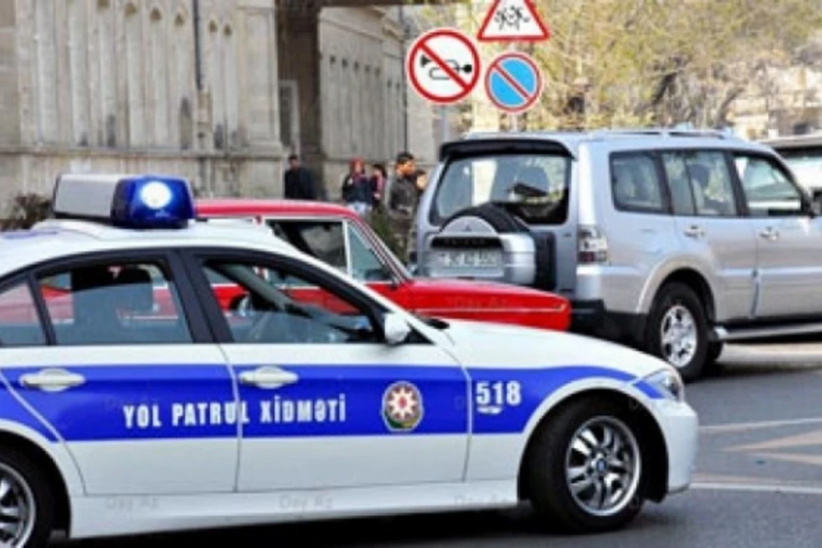 Bakıda yol polisi xanım sürücüdən rüşvət aldı: Get, 100 manat gətir - (FOTO)