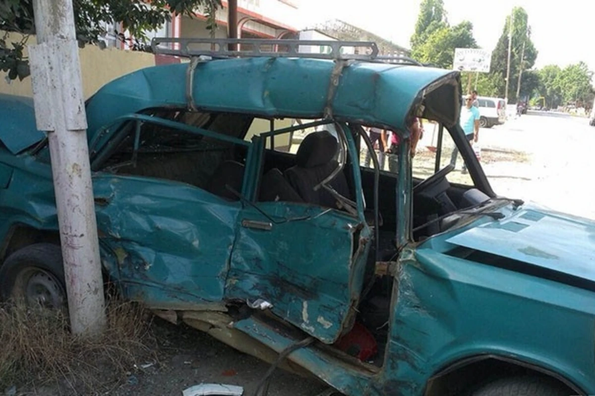 Lənkəranda yol qəzası - Fordla VAZ- 21011 toqquşdu (FOTO)