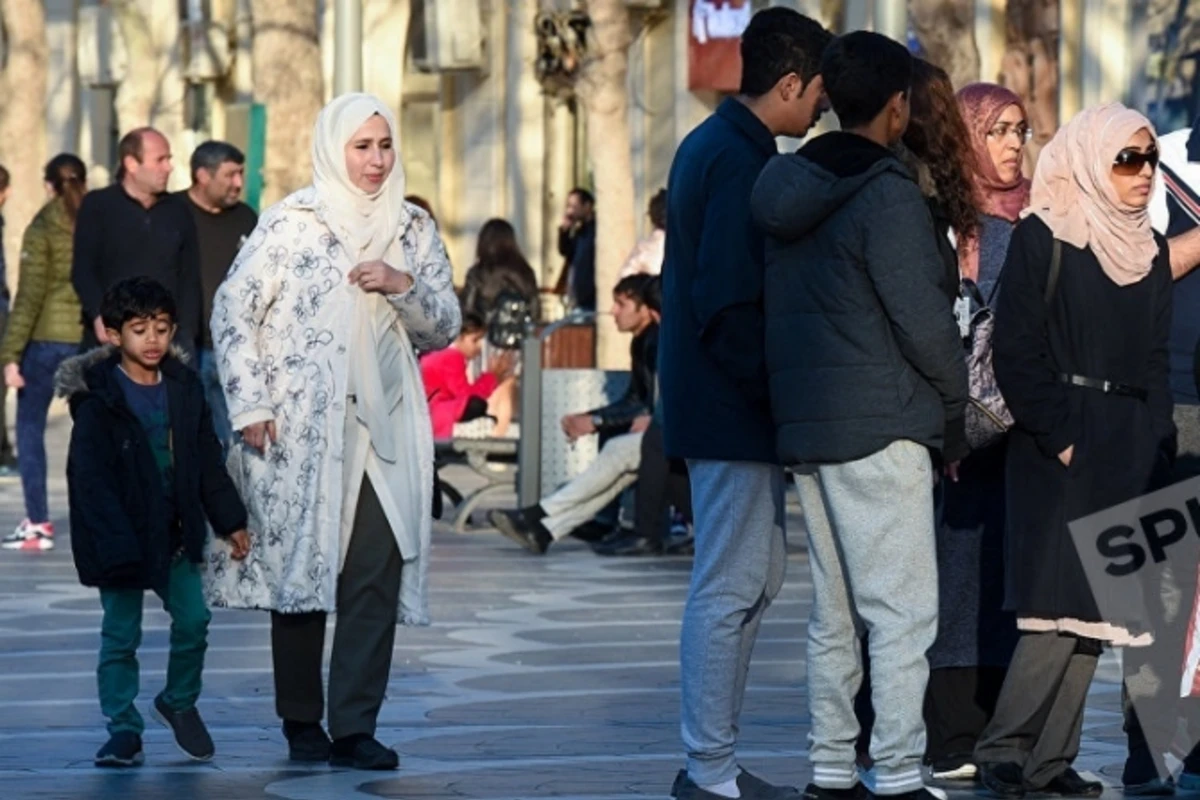 Ərəb turisti 28 maydan Sahilə 300 manata aparıblar