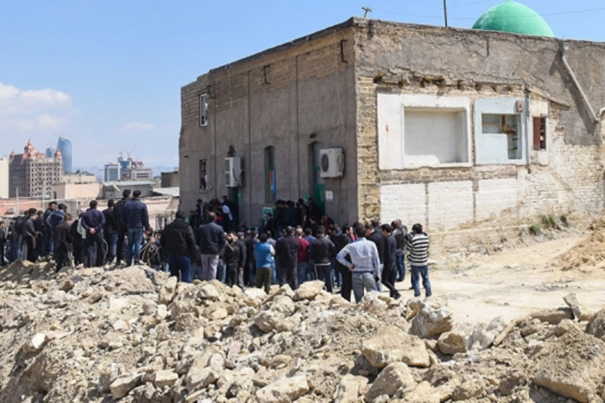 Bakıda məscidin söküntüsündə fəallıq göstərən məmur DÜNYASINI DƏYİŞDİ...