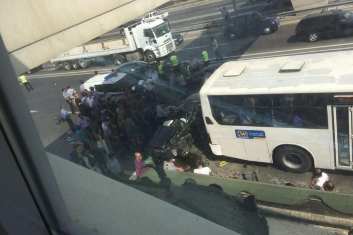 Aeroport yolunda DƏHŞƏTLİ QƏZA: ölənlər var (FOTO)