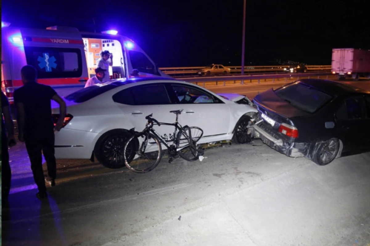 BMW yolu keçən iki velosipedçini vurub, ölən və yaralanan var