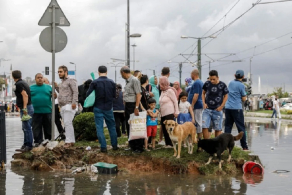 Leysan İstanbulda həyatı iflic edib - FOTO