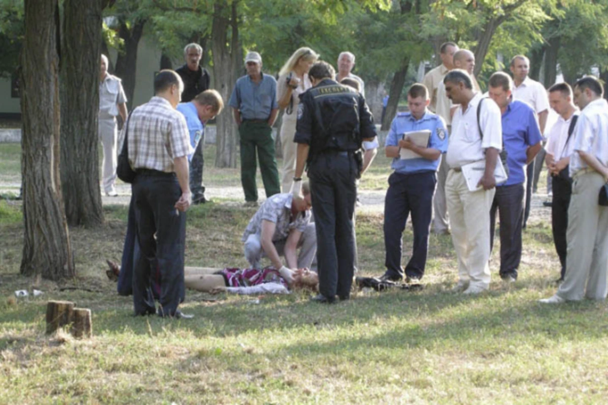 Bakıda parkda dəhşət: 22 yaşlı qız özünü öldürdü