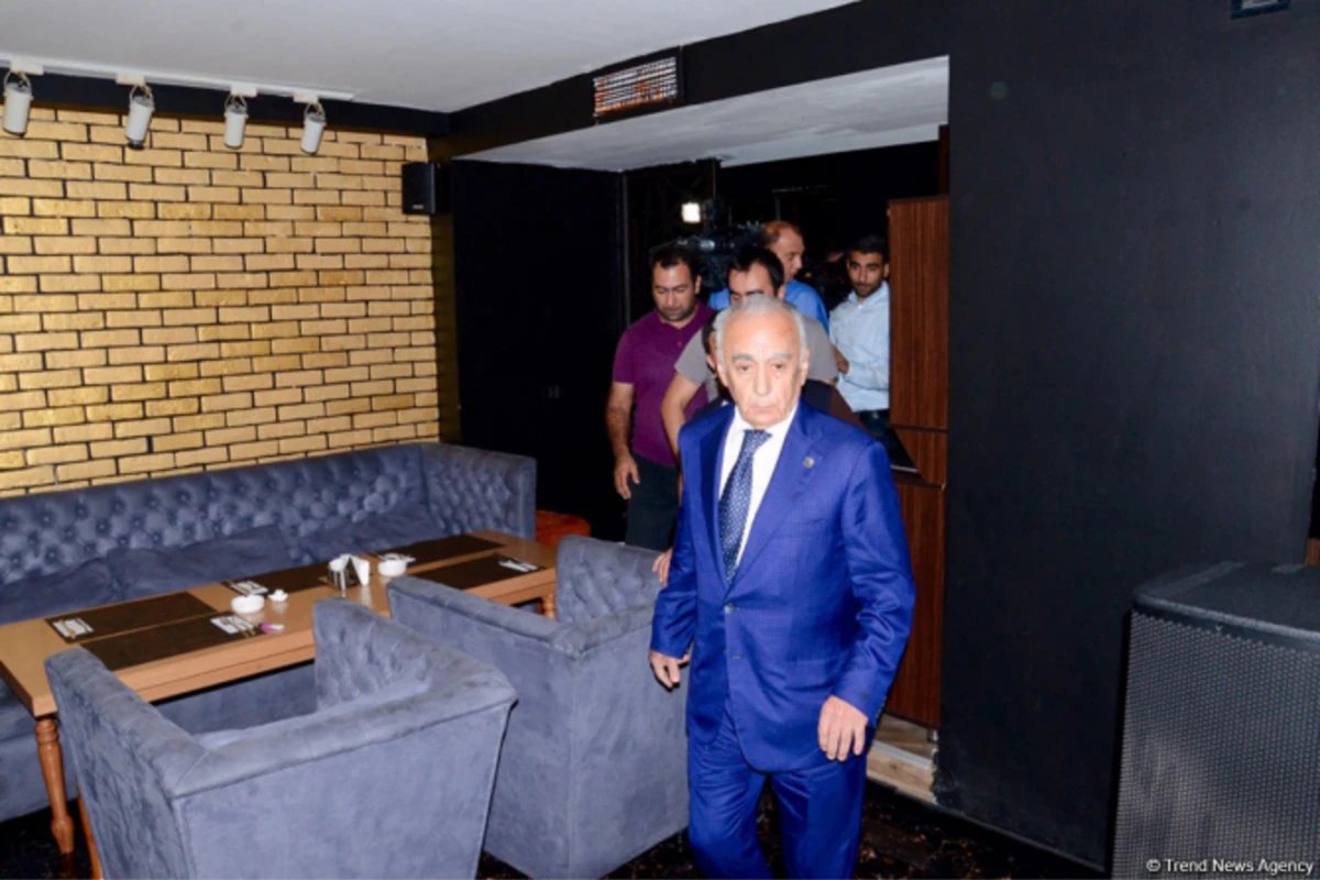 Hacıbala Abutalıbov generalla birlikdə məşhur 26 Lounge restoranını sökdürdü (FOTO)