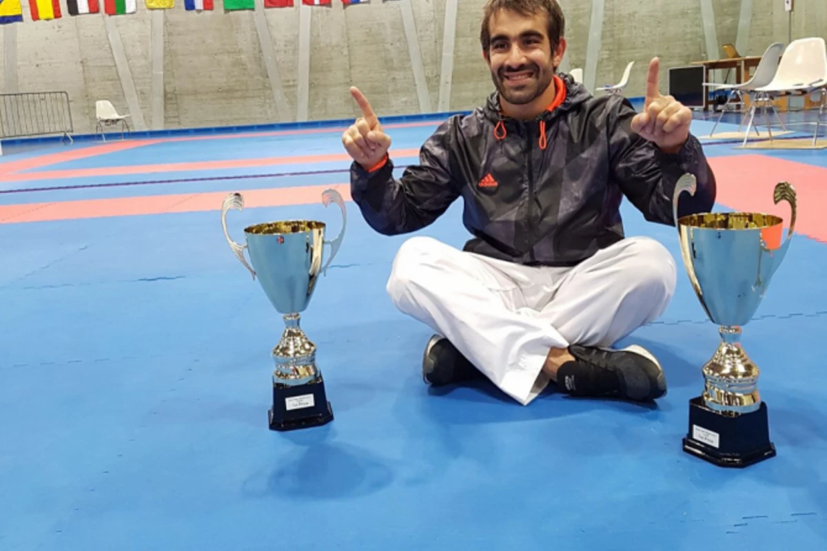 Rafael Ağayev beynəlxalq karate turnirində ikiqat qalib oldu (FOTO)