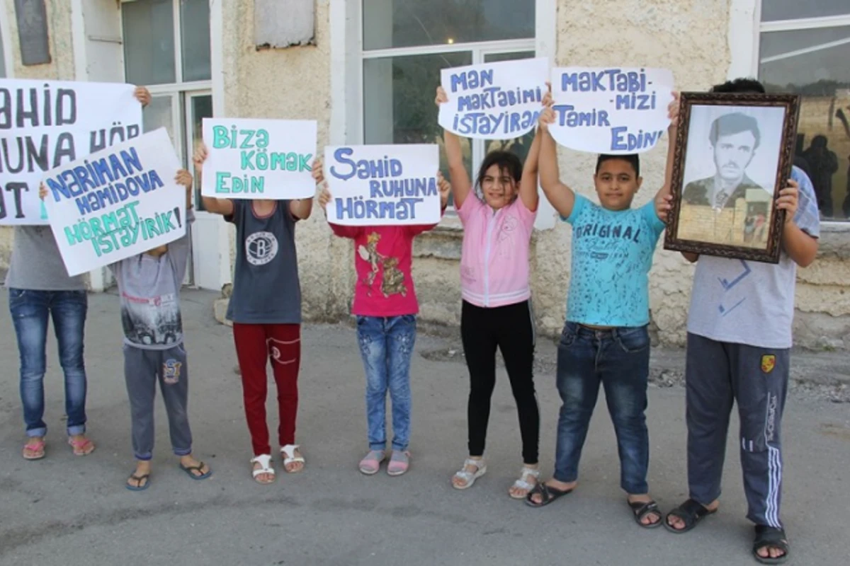 Bakıda valideyn və şagirdlər aksiya keçirdi – FOTOLAR