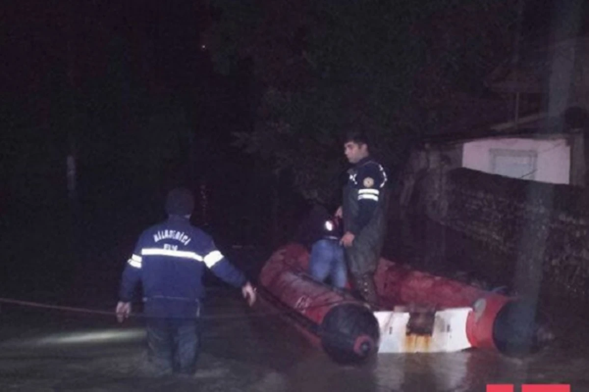 Lənkəranda yaşayış evlərini su basdı, sakinlər təxliyə edilir - FOTO