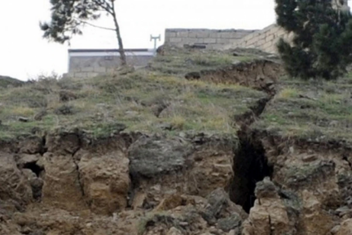 Bakı və Abşeronda bir neçə yerdə sürüşmə aktivləşdi