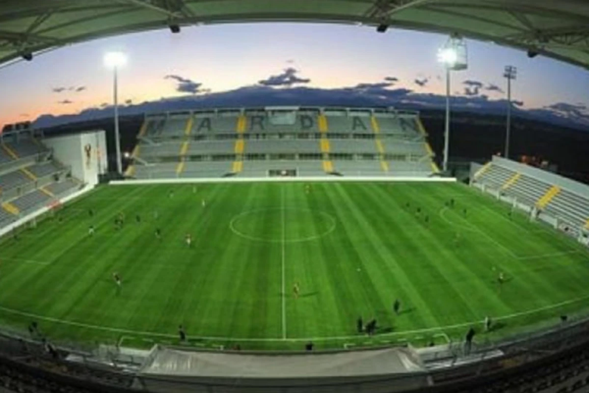 Azərbaycanlı milyarderin stadionu satışa çıxarıldı