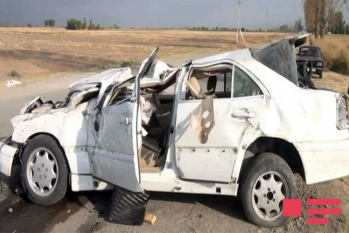 Bakıda ağır qəza: ata və oğlu öldü, 5 yaralı