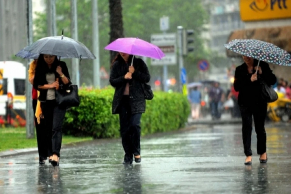 Sabahın hava proqnozu: Çiskinli, yağışlı hava olacaq