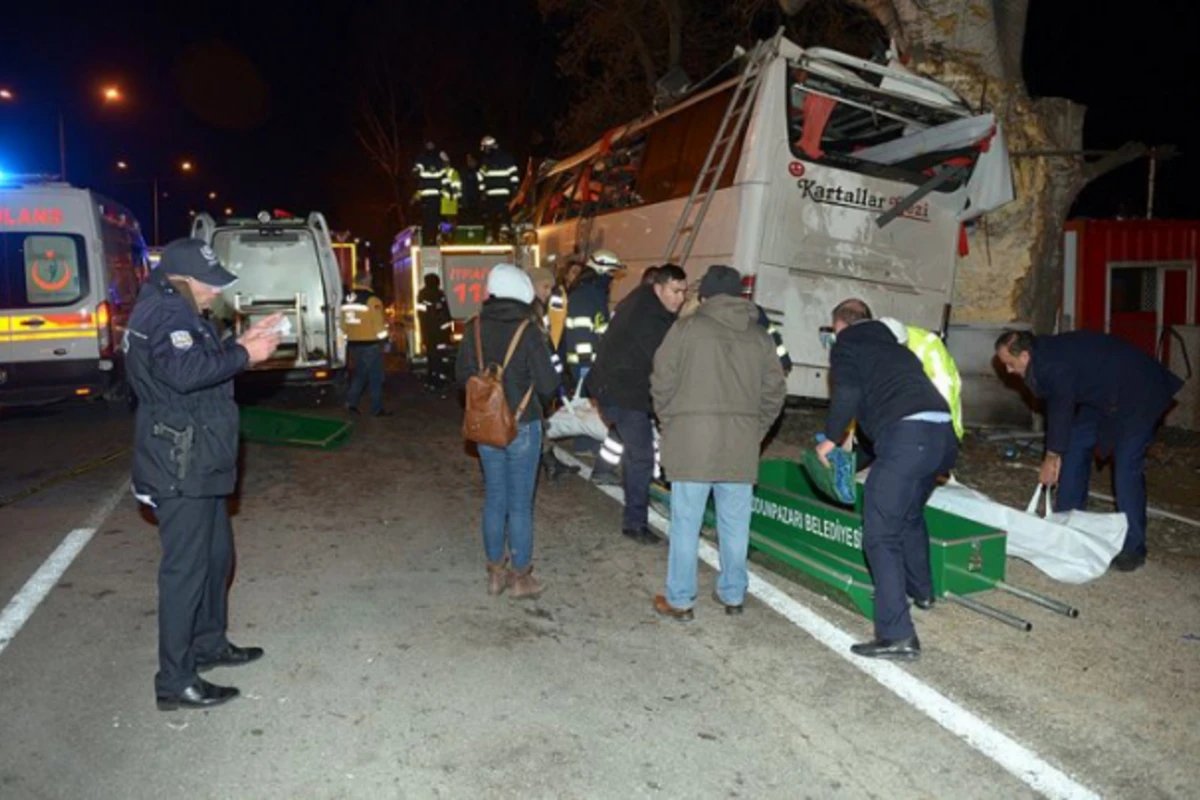 Türkiyədə dəhşətli avtobus qəzası: 13 ölü, 42 yaralı (FOTO)