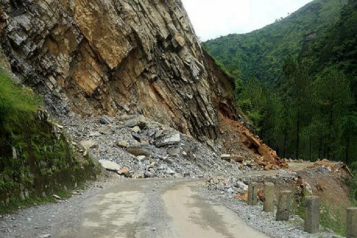 Göyçayda yol tikintisi zamanı torpaq uçqunu baş verib, fəhlə ölüb