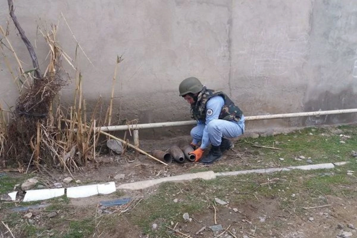 Sumqayıtın “Beton zavod”unda top mərmiləri aşkarlanıb – FOTO