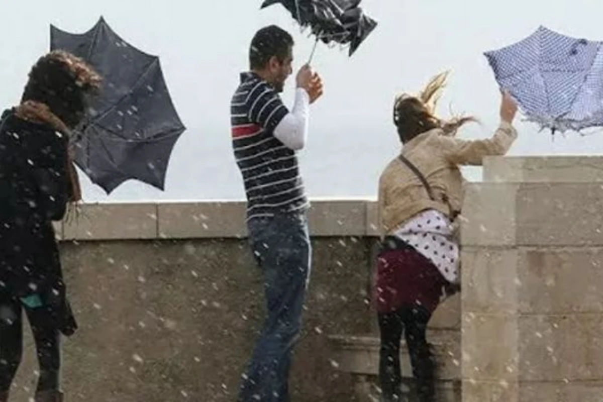 Sabahın hava proqnozu: yağış, sulu qar, güclü külək