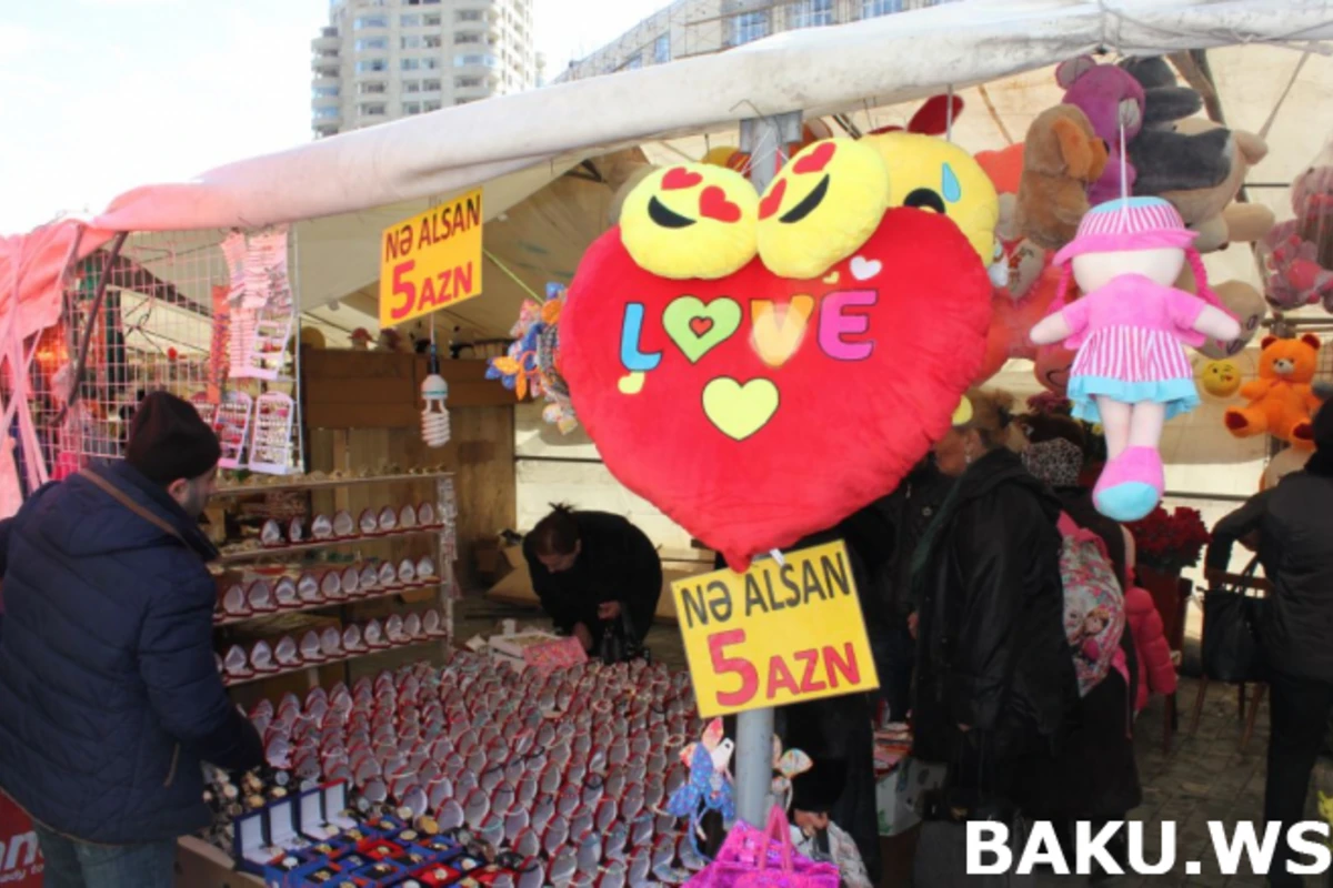 Bakıda yarmarkadakı QİYMƏTLƏR: Nə alsan 5 manat (VİDEO)