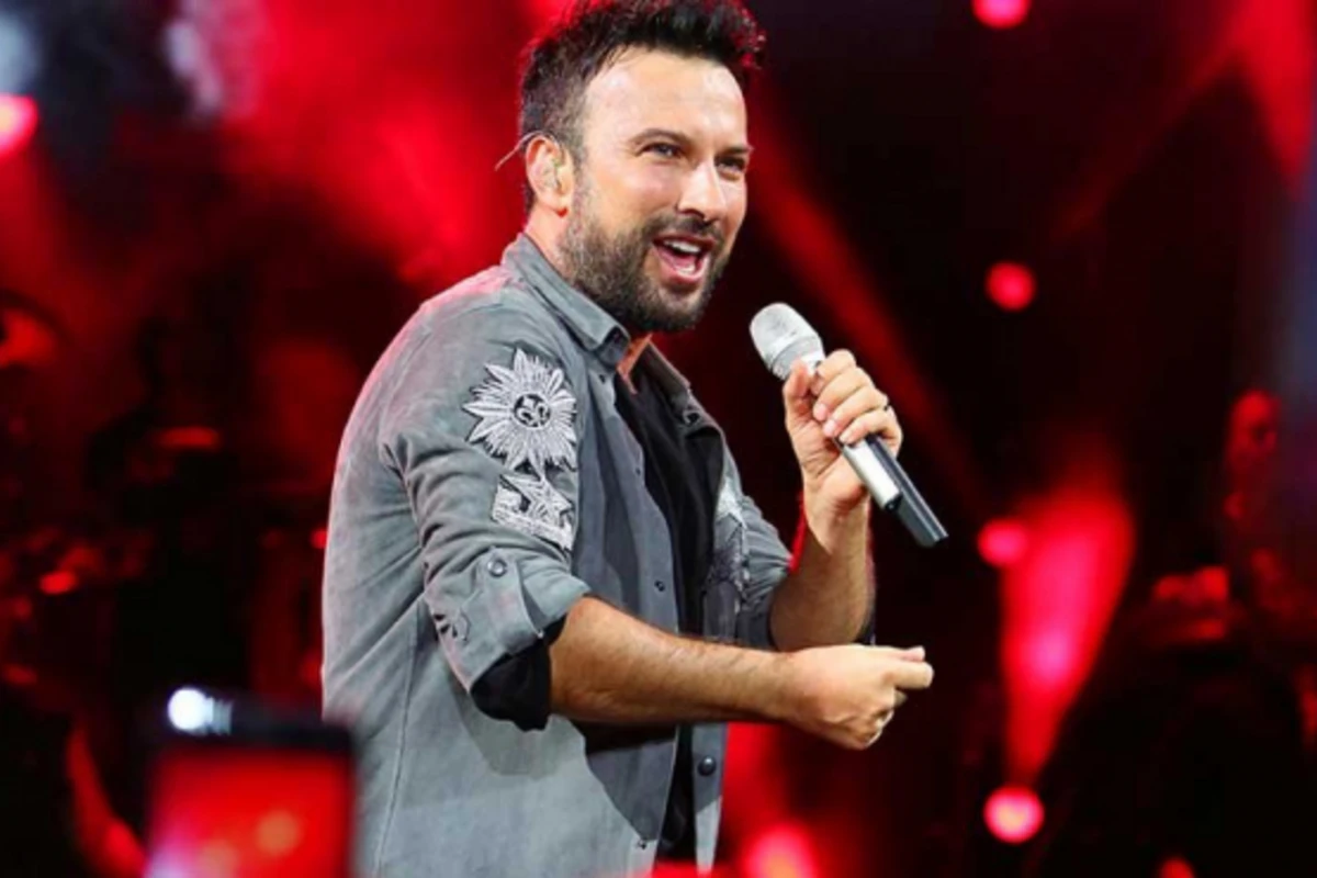 Tarkan Almaniyada göbək rəqsi ilə hər kəsi heyrətləndirdi (VİDEO)