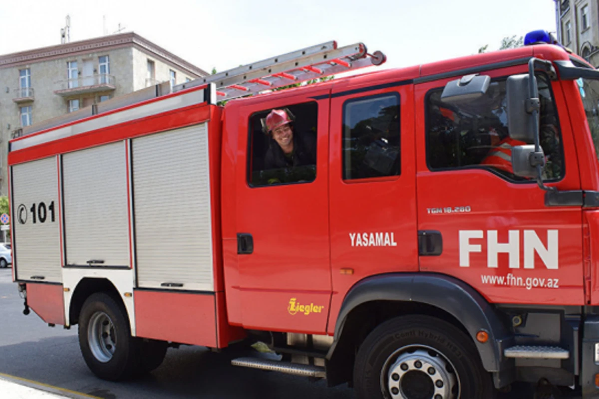 Bakıda binada yanğın - 55 nəfər təxliyə edildi