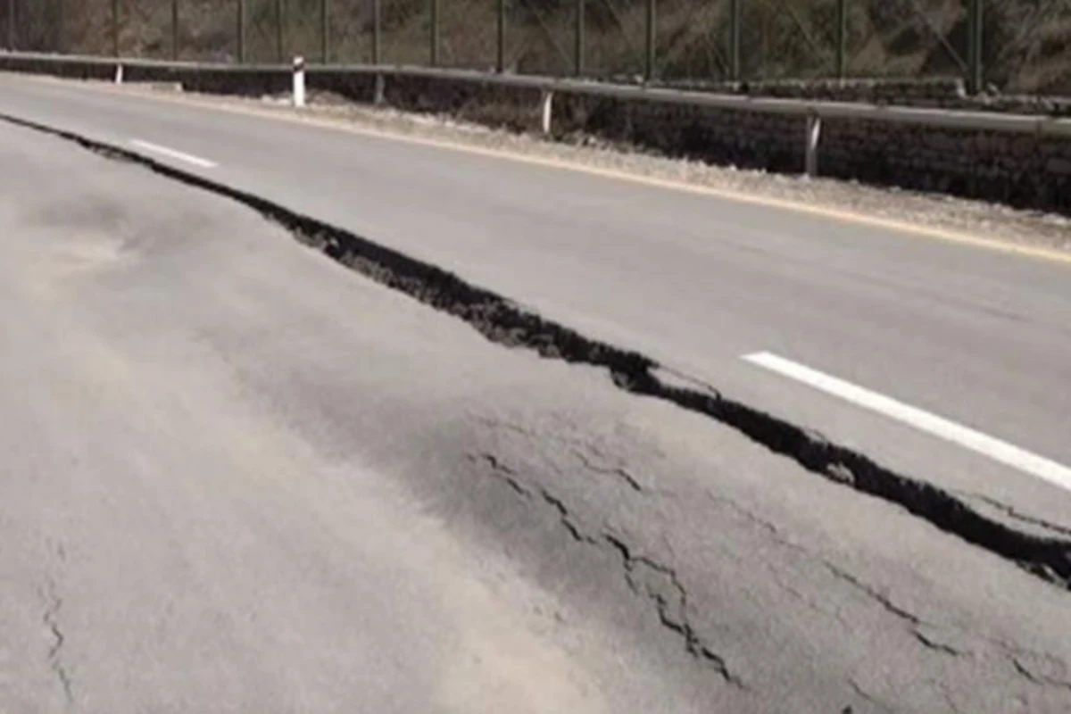 Şamaxıda yeni istifadəyə verilən yollar dağıldı - Sürüşmə səbəbindən - VİDEO