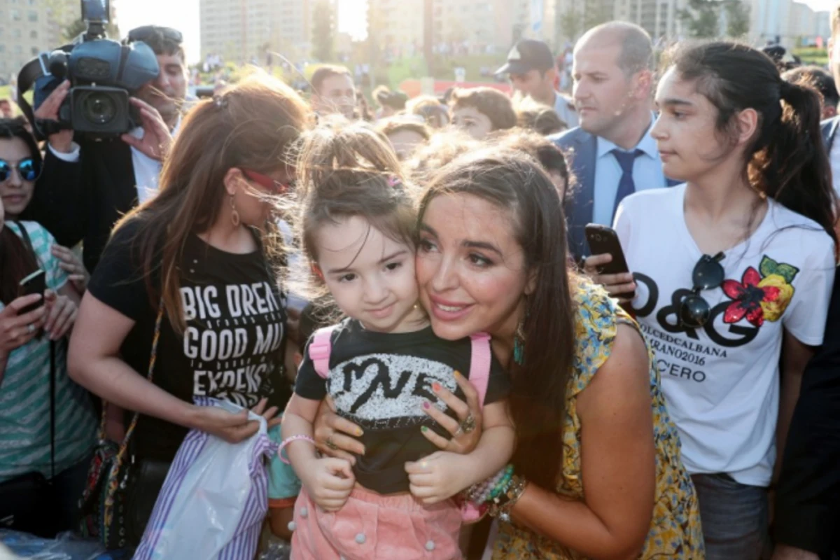 Leyla Əliyeva Heydər Əliyev Mərkəzinin parkında keçirilən Uşaq festivalında - FOTO