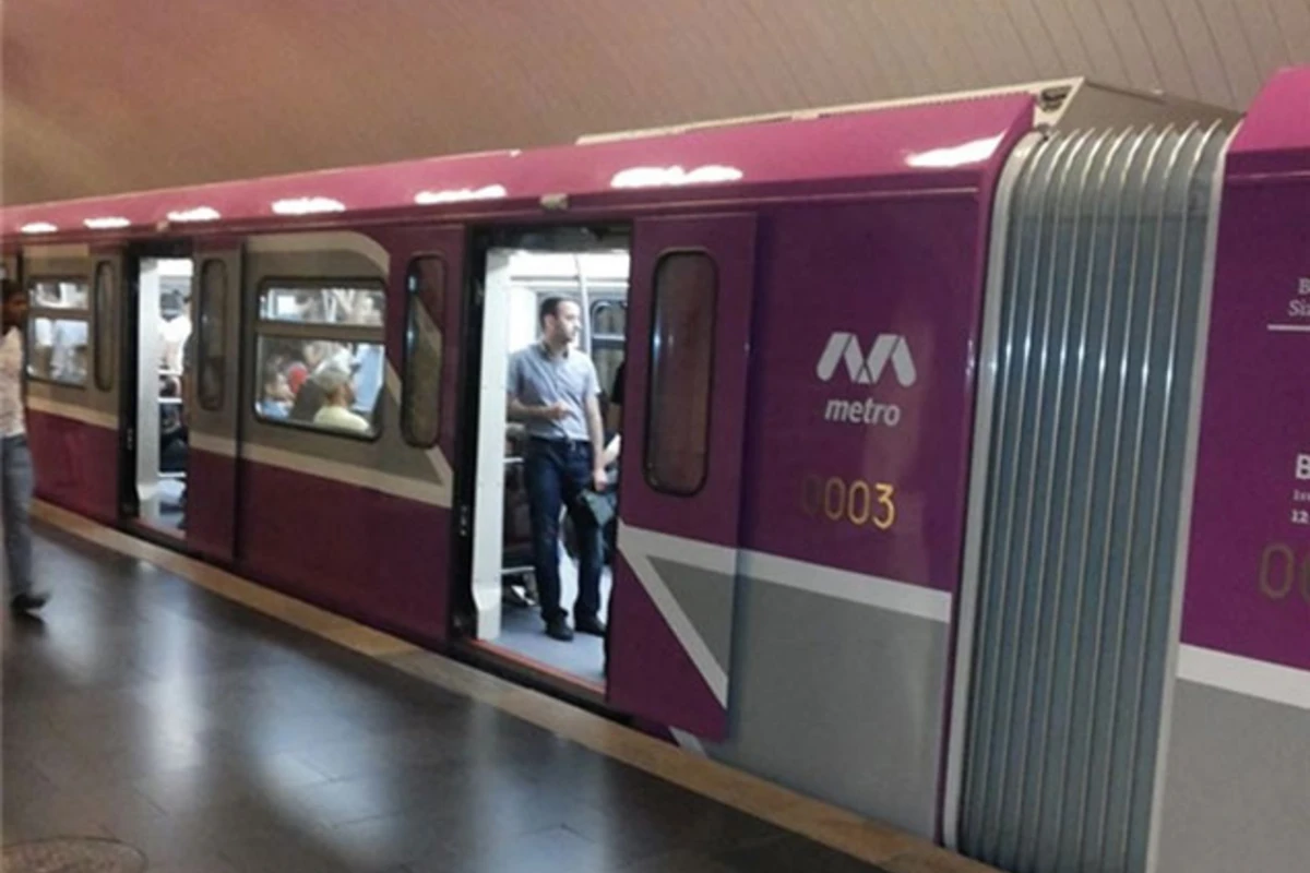 Bakı metrosunda problem: sərnişinlər qatardan boşaldıldı