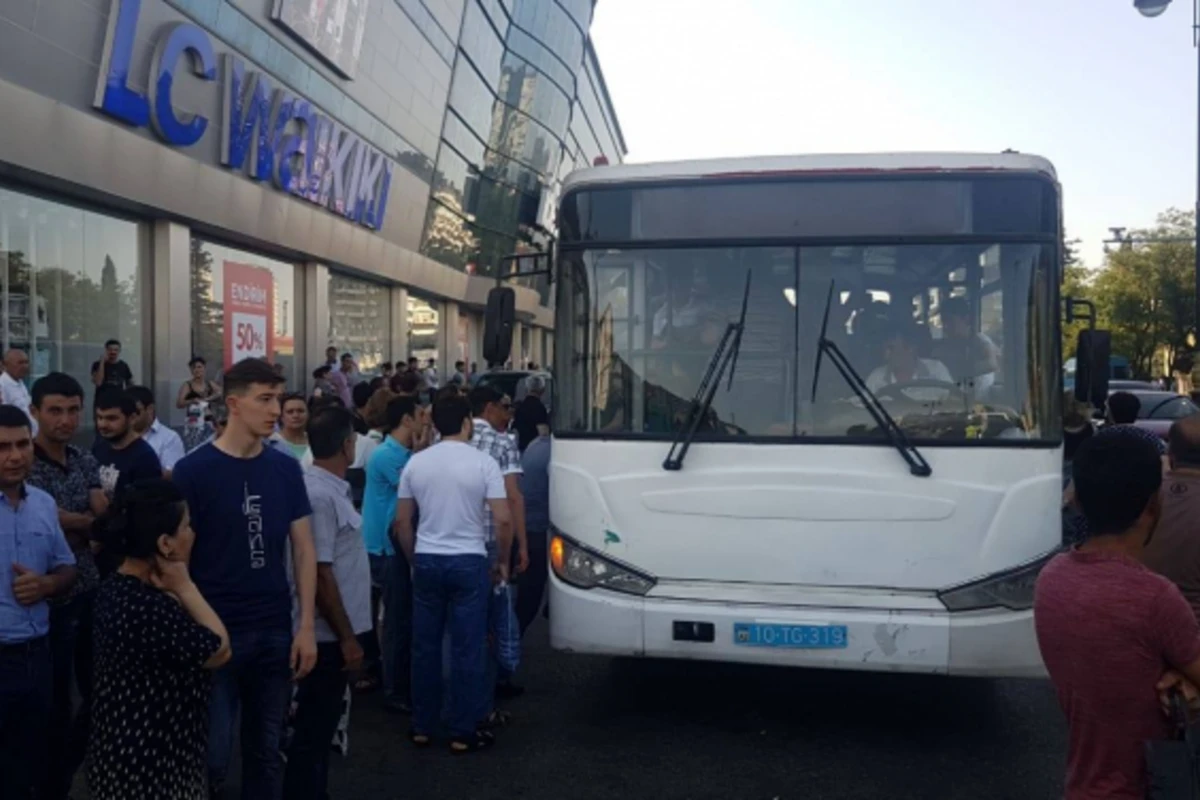 Bakıda metro işləmir, avtobuslar sərnişinləri pulsuz daşıyır - FOTO