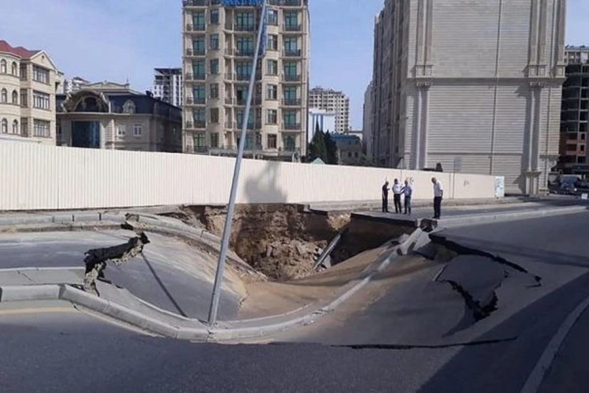 Bakıda çökən yol təmir olundu