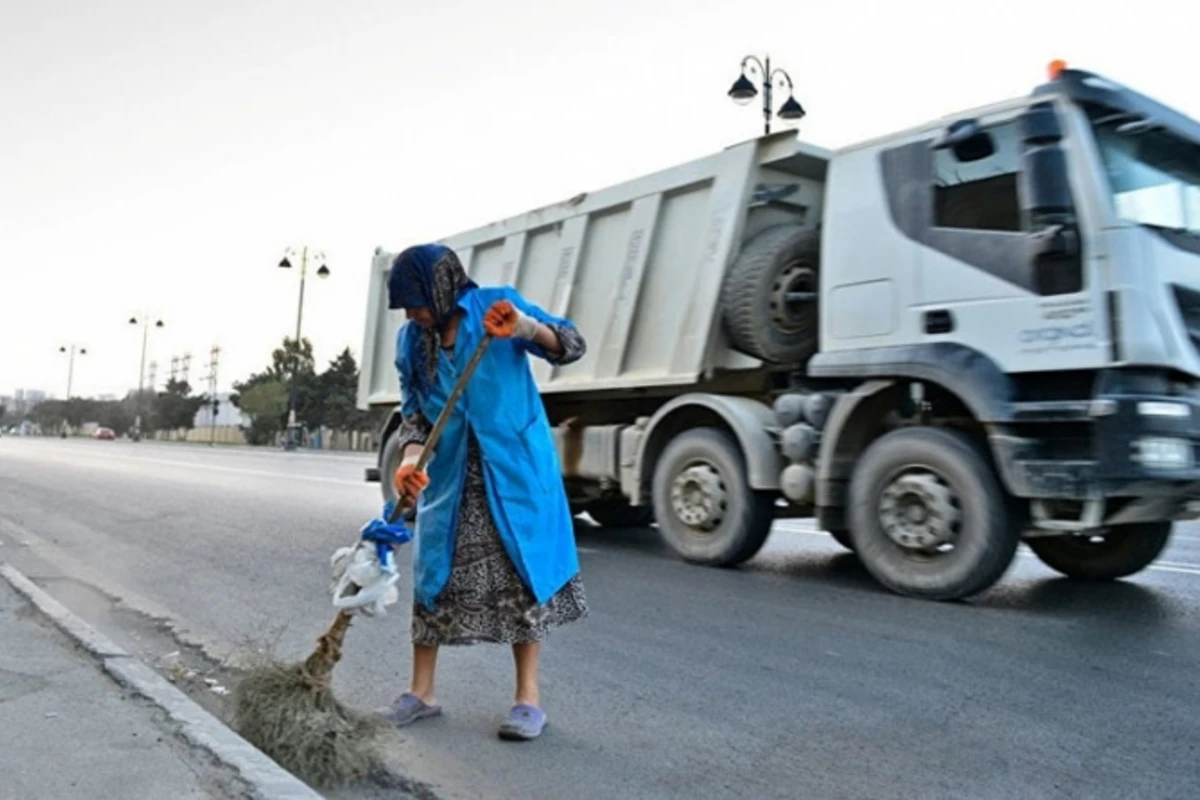 Bakıda daha bir süpürgəçini maşın vurub öldürdü