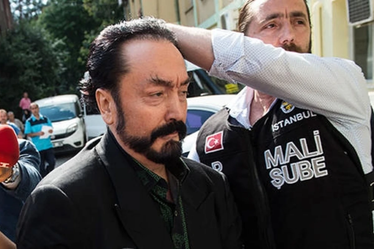 Adnan Oktar dindirildi: Cib xərcliyimi anamdan alırdım