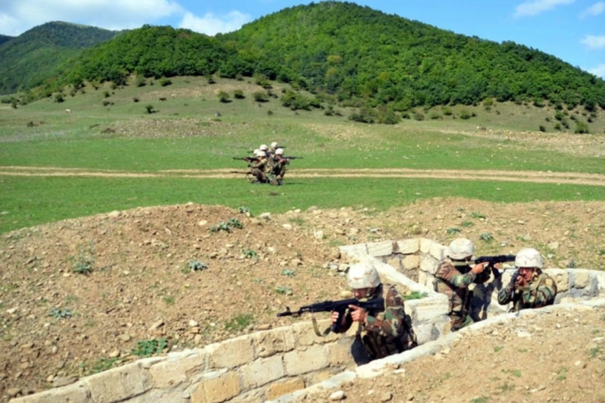 Hərbi hissələrdə çöl çıxışları keçirilir (FOTO)