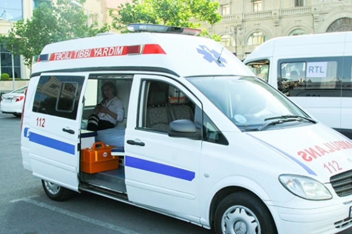 Bakıda ikinci sinif şagirdi sosiska yeyərkən boğuldu və dili qatlandı