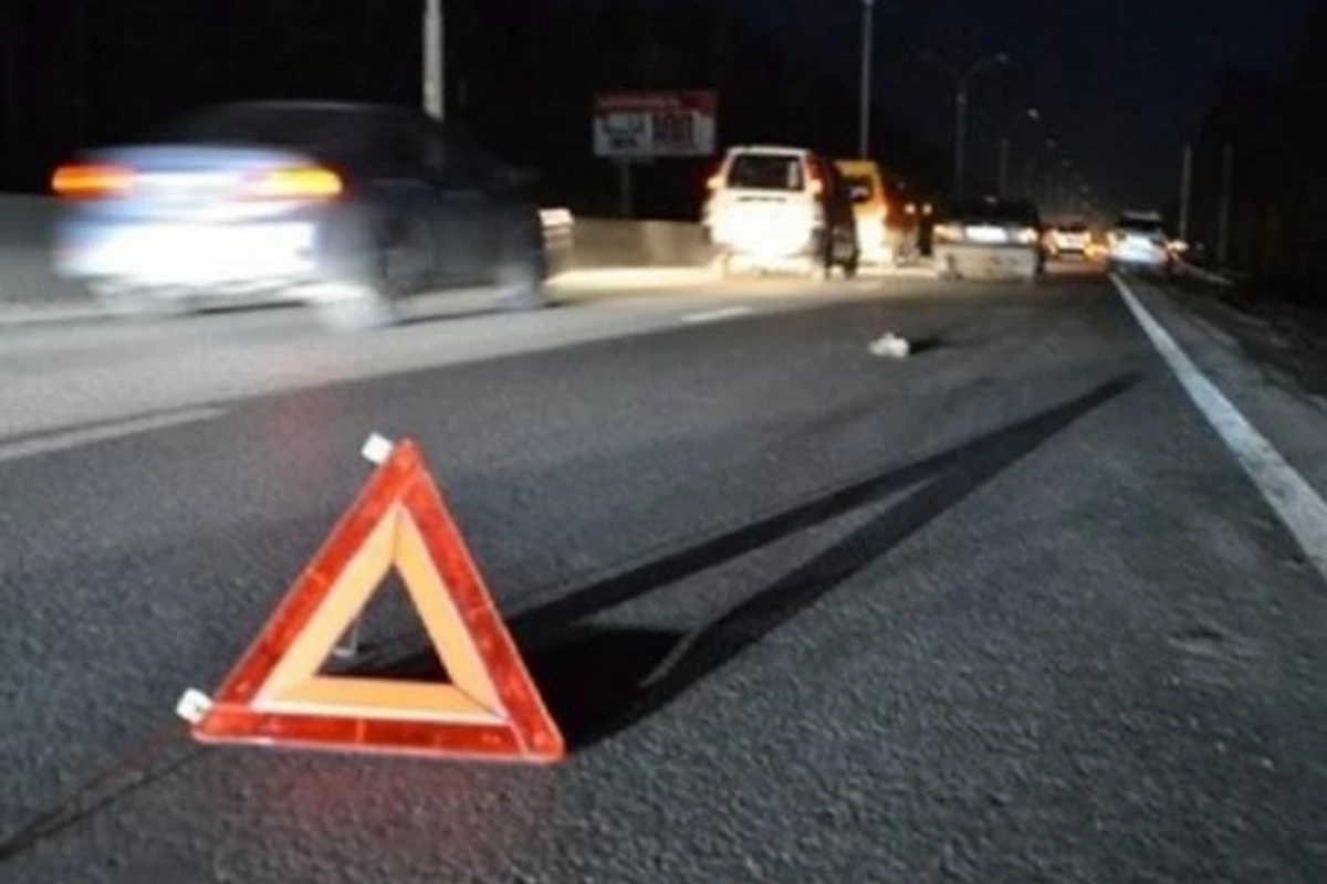 Bakıda Mercedes piyadanı vurub öldürdü