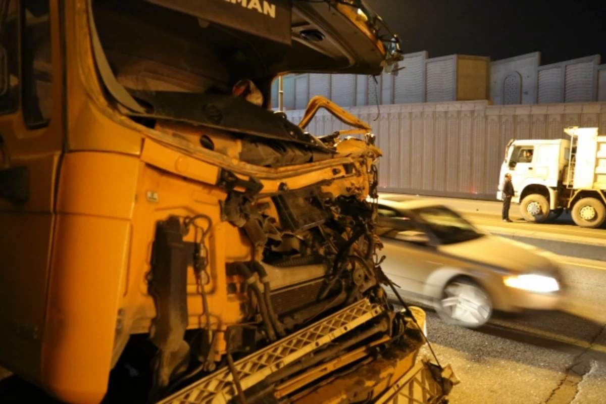 Hacıqabulda “Shacman”la “Kamaz” toqquşdu