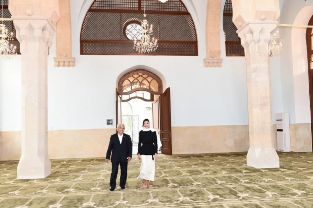 Mehriban Əliyeva İmam Hüseyn məscidinin bərpadan sonra açılışında iştirak edib - FOTO