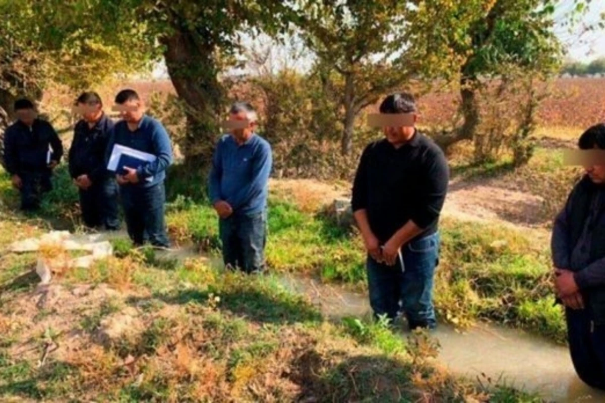 Özbəkistanda baş nazirin müavini məmurları döydü, soyuq suda saxladı - FOTO