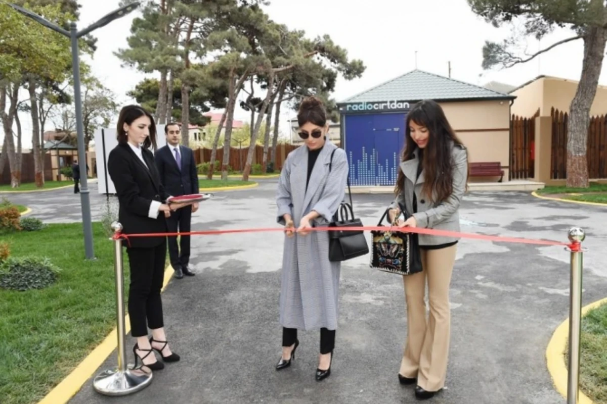 Mehriban Əliyeva və Leyla Əliyeva Şüvəlanda istirahət və sağlamlıq mərkəzinin açılışında - FOTO