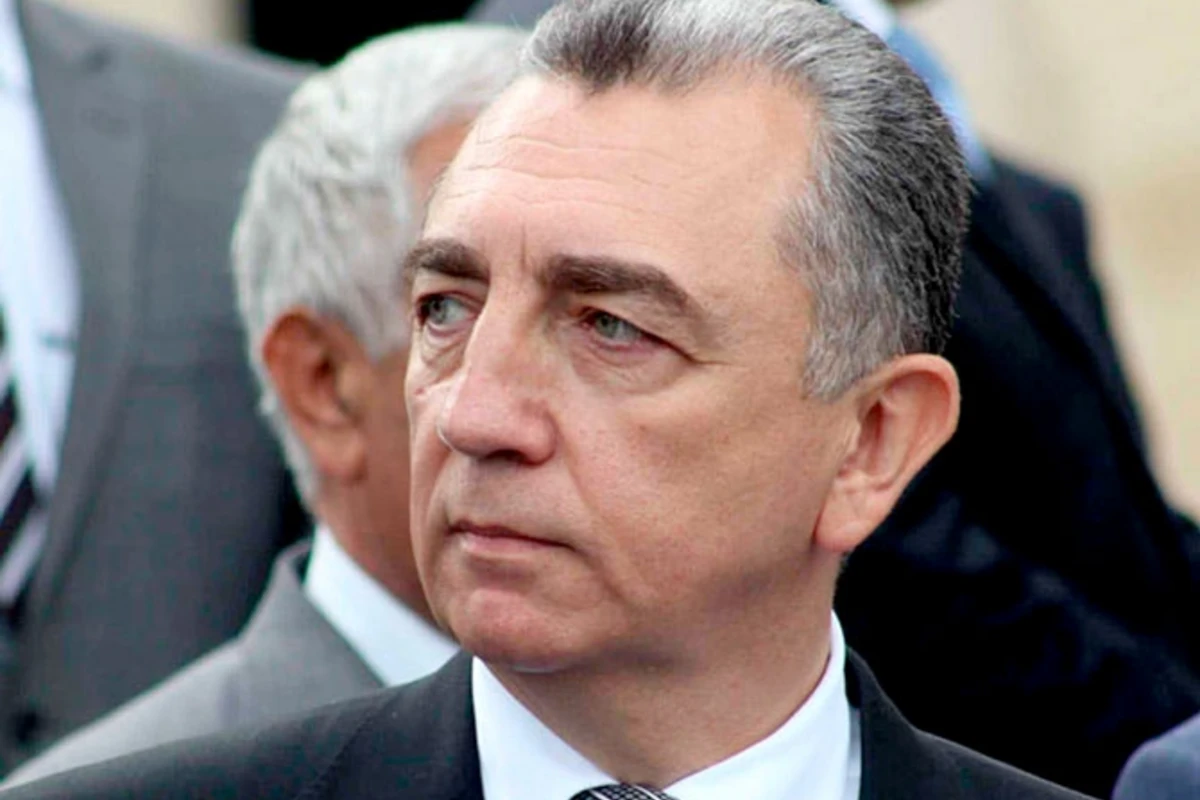 Eldar Əzizov məmuru cəzalandırdı