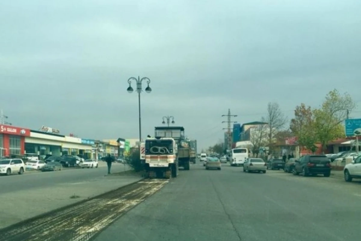 Bakıda yol çöküb