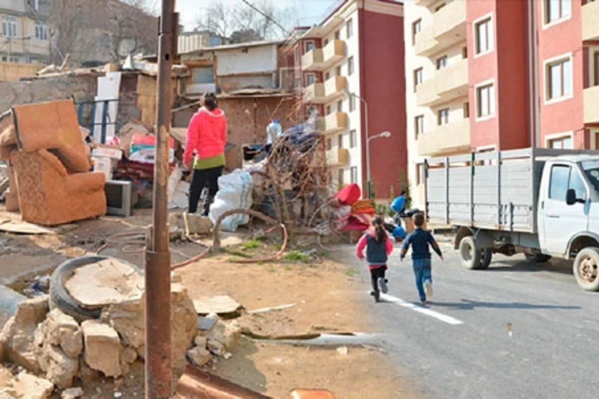 Dövlət ağır vəziyyətdə yaşayan ailələrə ev verdi (FOTO)