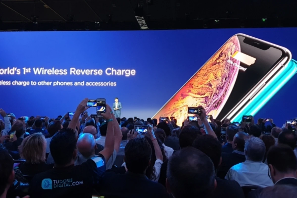 Huawei Mate 20 Pro smartfon bazarında çevriliş edir