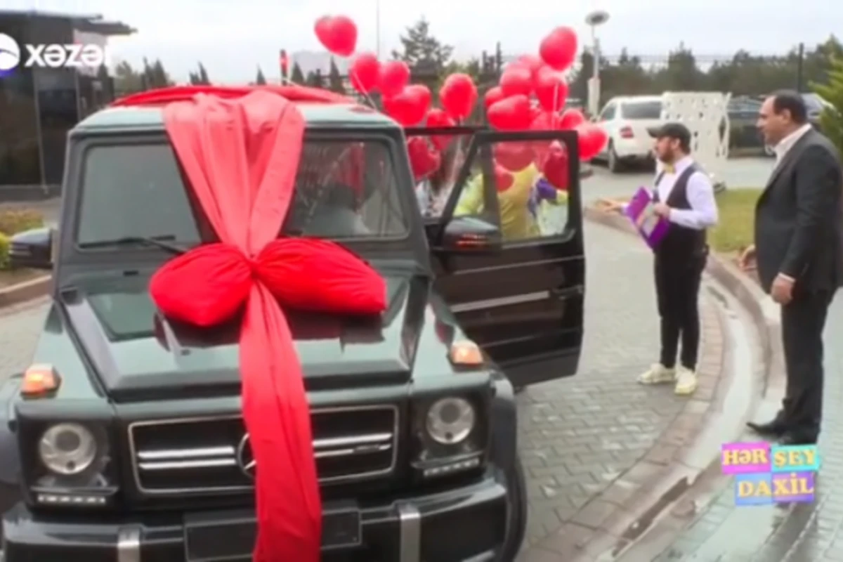 Afətə maşın bağışlayan kişi ilə bağlı ŞOK sözlər: Arvadı bilsə, gecə ilə diri-diri yandıracaq - VİDEO